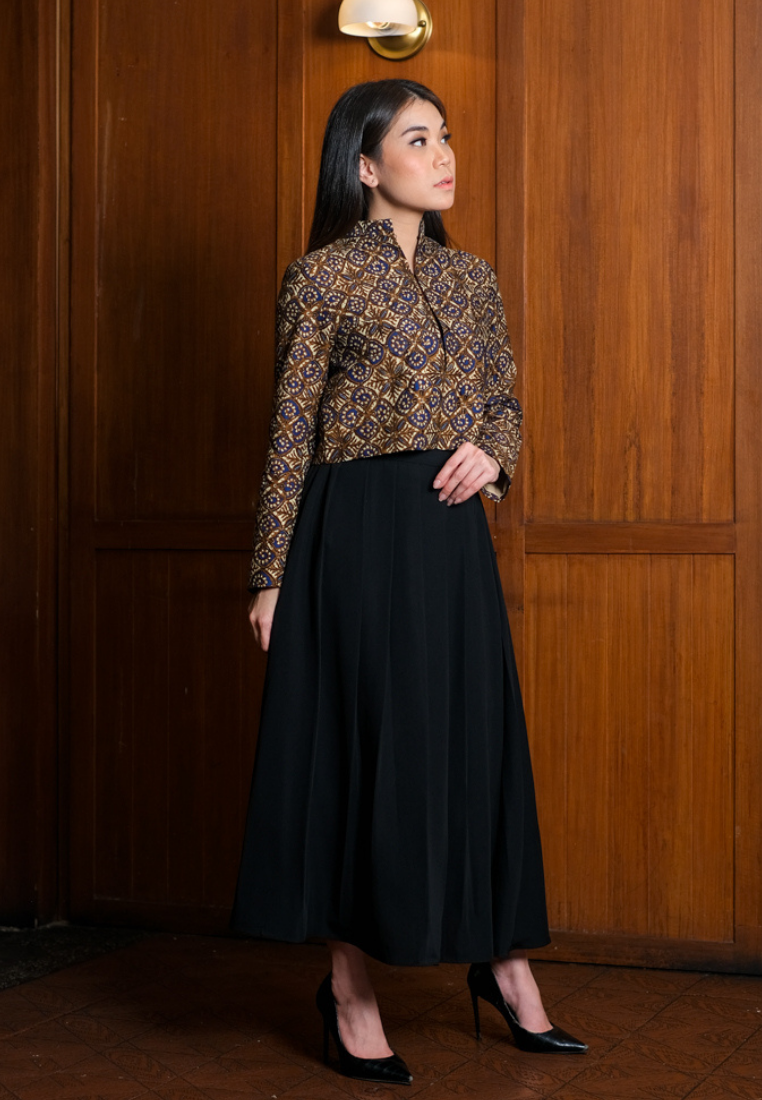 Setelan Tara Brown dan Felice Black