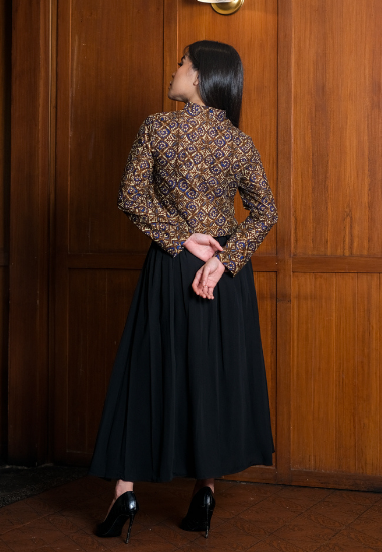 Setelan Tara Brown dan Felice Black