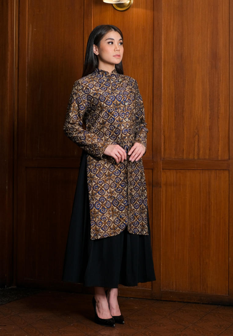 Setelan Erita Brown dan Felice Black
