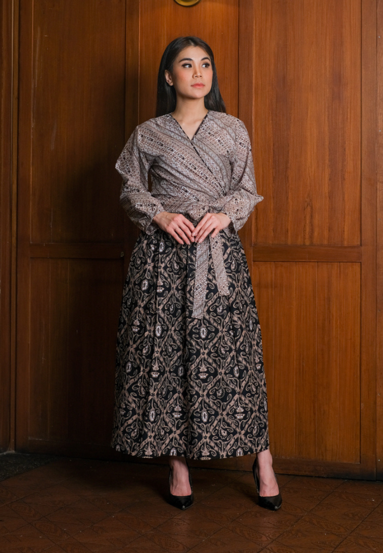 Setelan Alisha Tribal dan Gita Maxi Ketupat Black