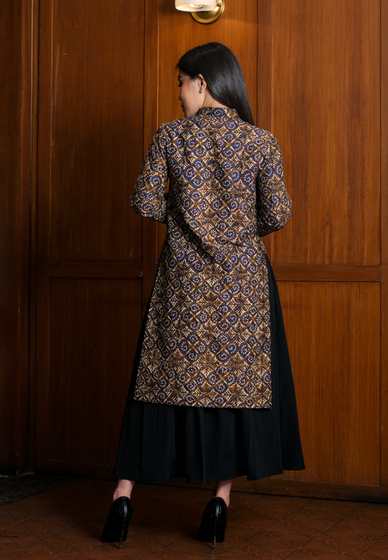 Setelan Erita Brown dan Felice Black