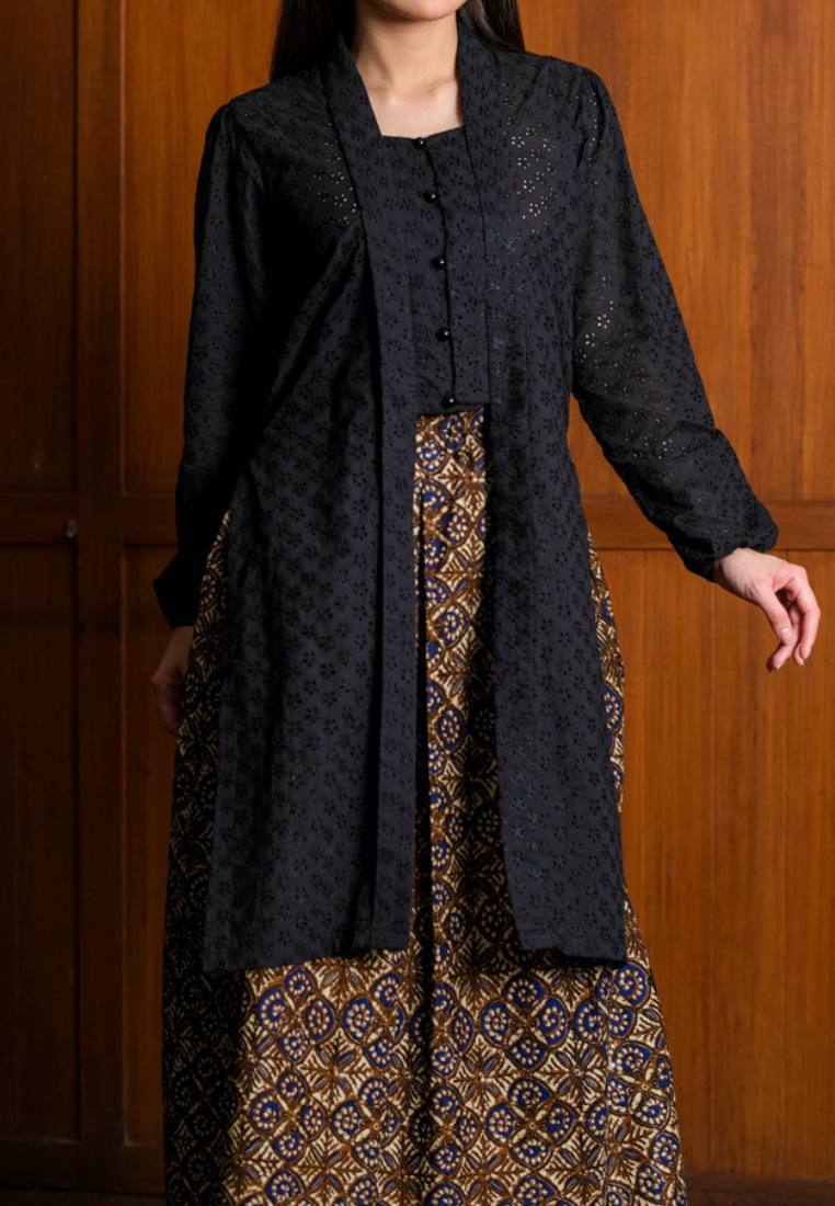 Setelan Asmarin Black dan Gita Maxi Brown