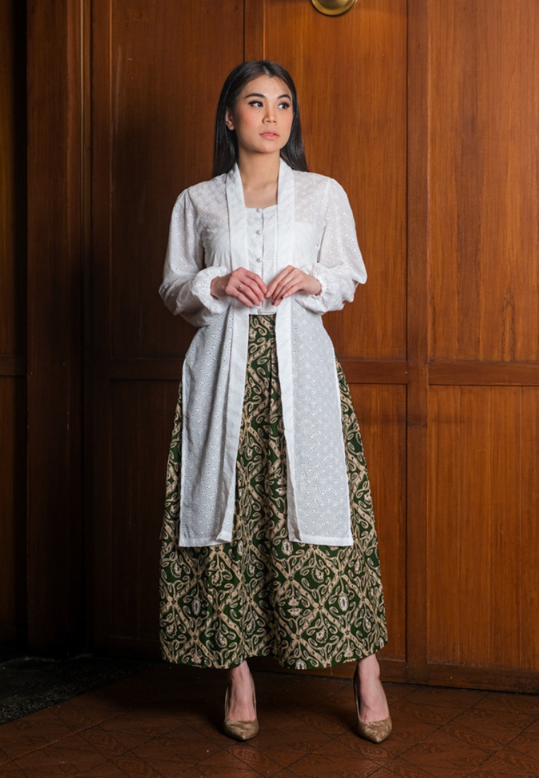 Setelan Asmarin Offwhite dan Gita Maxi Ketupat Green