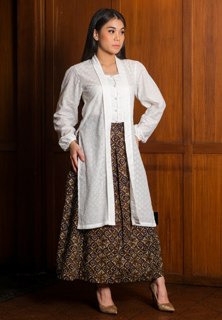 Setelan Asmarin Offwhite dan Gita Maxi Brown