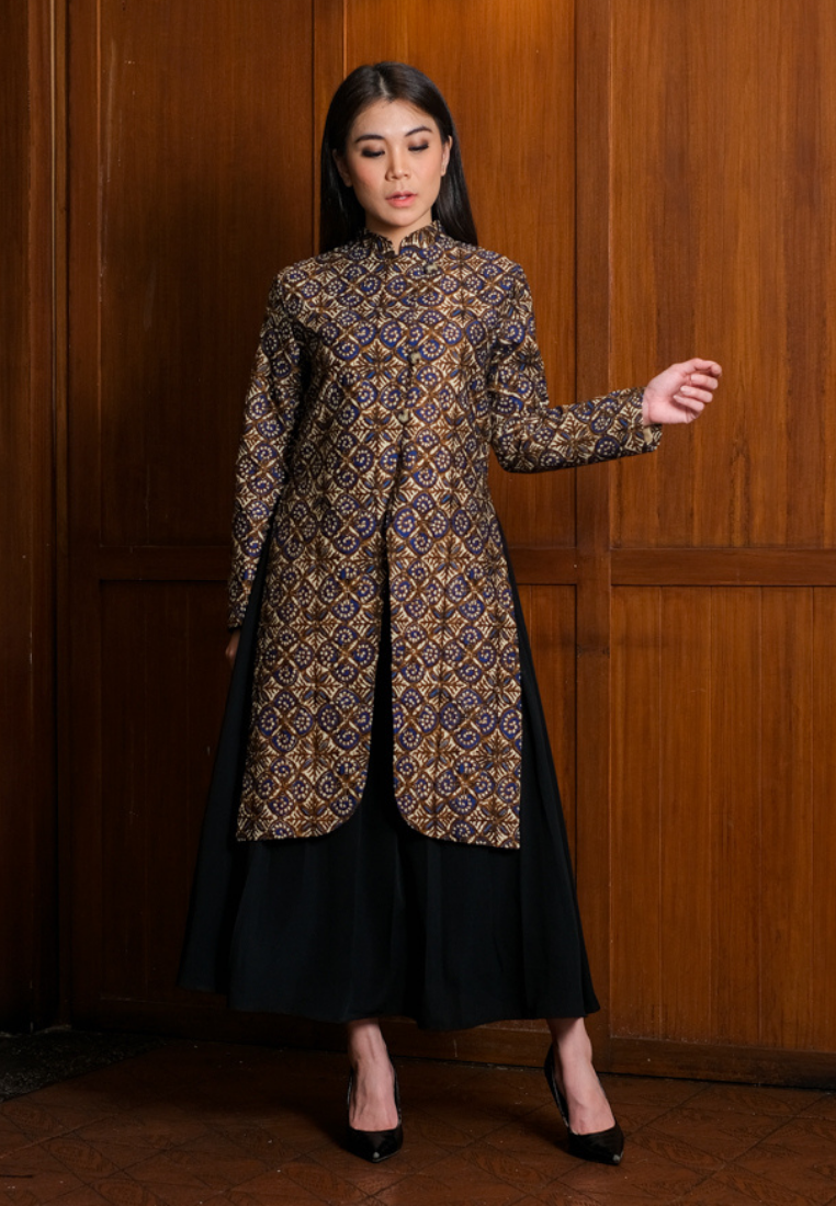 Setelan Erita Brown dan Felice Black