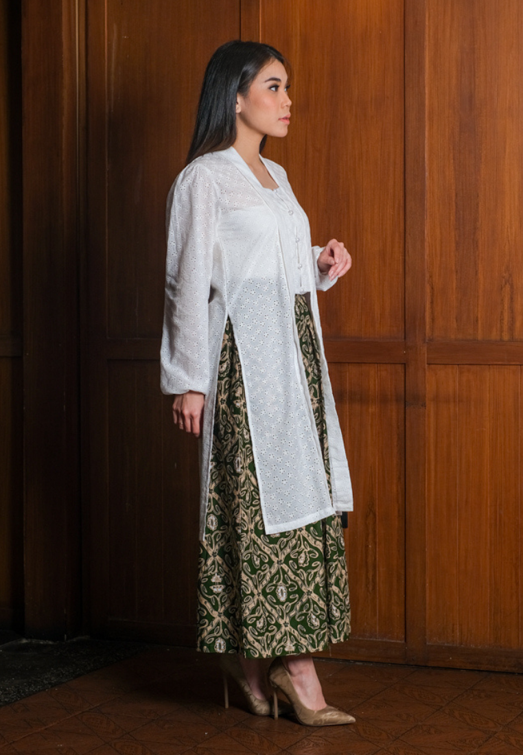 Setelan Asmarin Offwhite dan Gita Maxi Ketupat Green