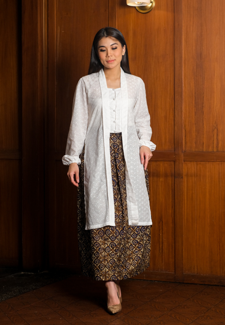 Setelan Asmarin Offwhite dan Gita Maxi Brown