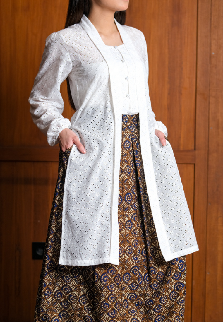 Setelan Asmarin Offwhite dan Gita Maxi Brown