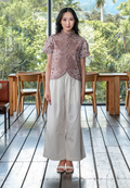 Setelan Andin Brown dan Freya White