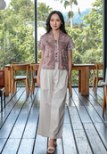 Setelan Mona Brown dan Freya White