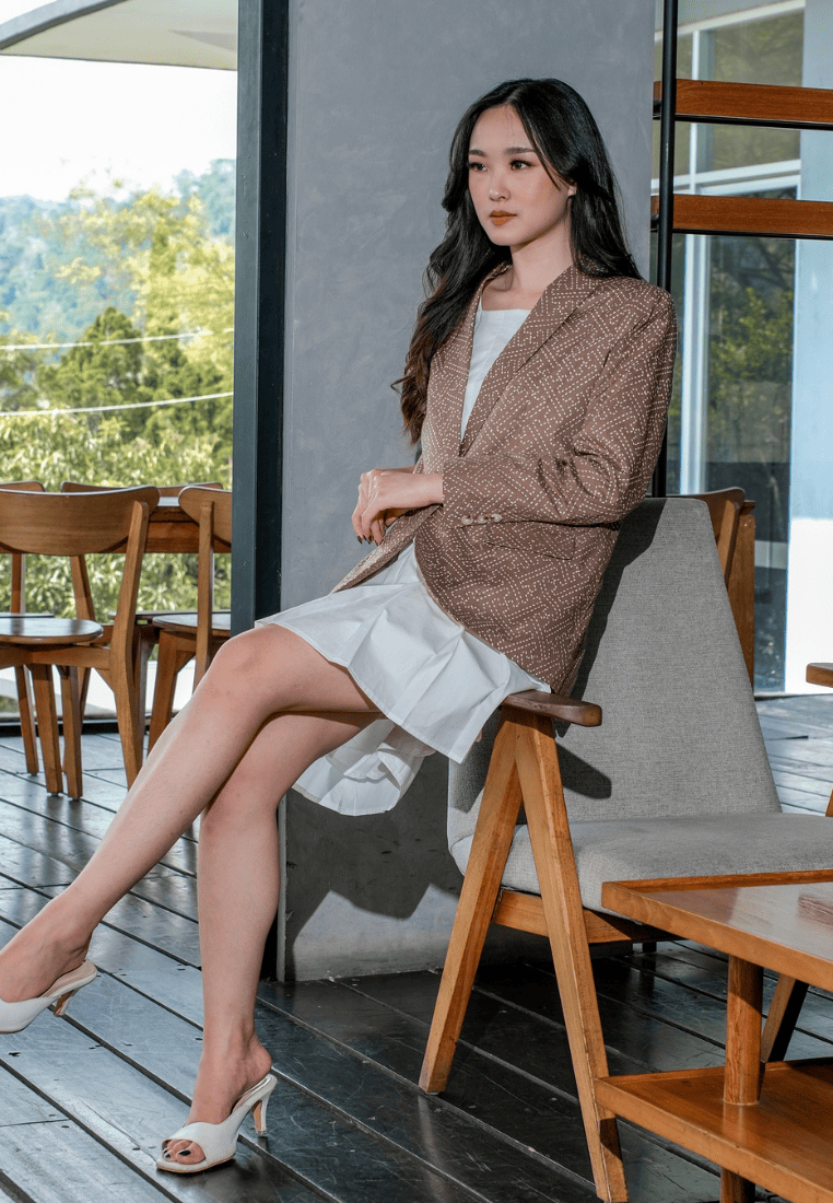 Setelan Karmina Brown dan Popy White
