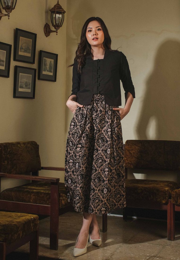 Manik Kebaya Plain Black
