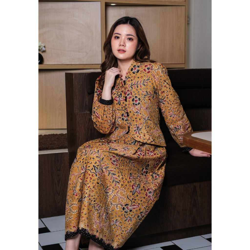 Setelan Ardini dan Gita Maxi Dot Mustard
